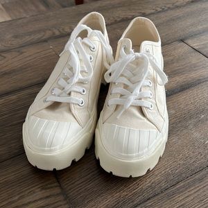 Cream platform tennis shoes